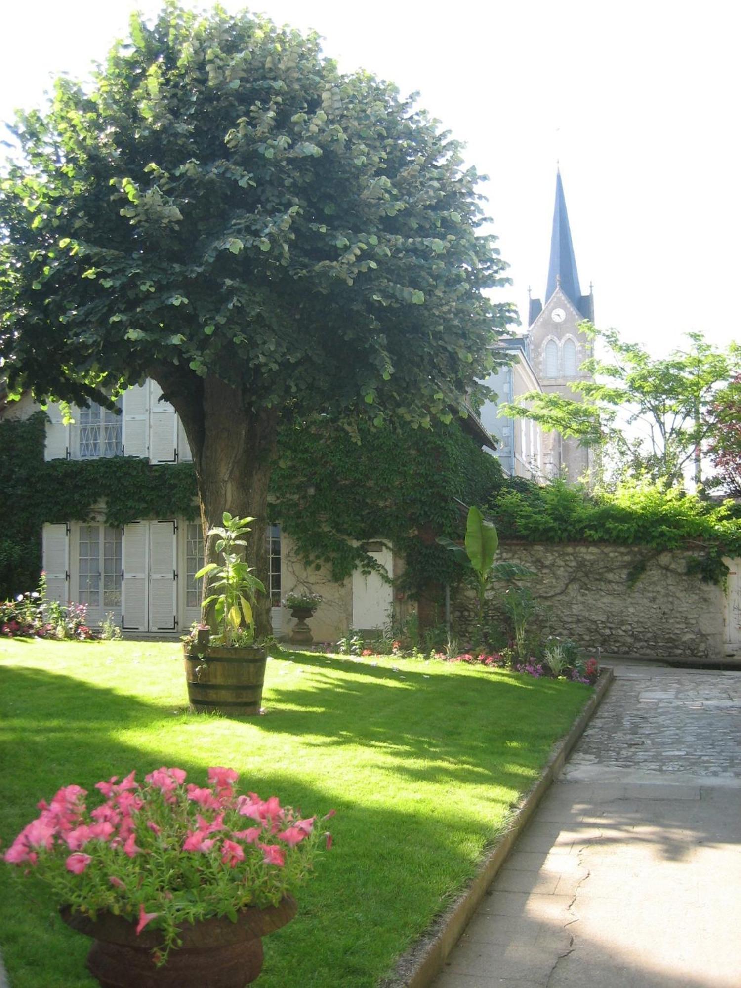 Hotel La Tonnellerie Beaugency Exterior photo